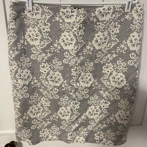 Ann Taylor Factory Grey & White Floral Pencil Skirt